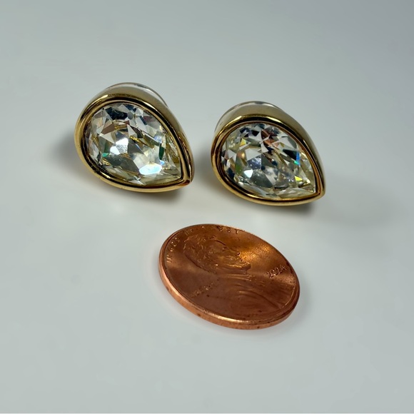 Vintage Swarovski Signed S.A.L Teardrop Crystal Gold-Tone Stud Earrings - Picture 9 of 10